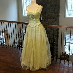 Lime green Jessica McClintock dress in a size 3/4
